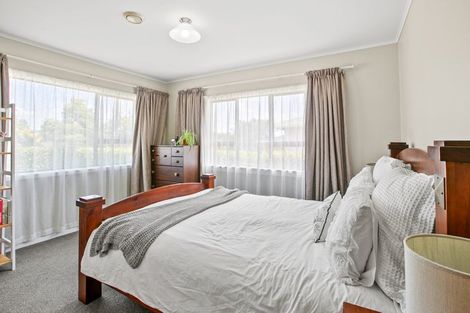 Photo of property in 10 Truby King Street, Merrilands, New Plymouth, 4312