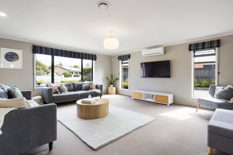 Photo of property in 28 Somerton Drive, Huntington, Hamilton, 3210