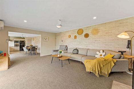 Photo of property in 2/160 Stapleford Crescent, Browns Bay, Auckland, 0630