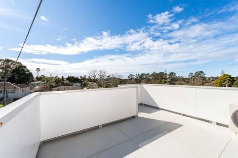 Photo of property in 3 Spargo Road, Massey, Auckland, 0614