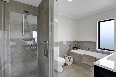 Photo of property in 1b Links Drive, Waiwhakaiho, New Plymouth, 4312