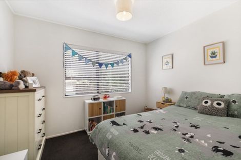 Photo of property in 5/17 Akoranga Drive, Northcote, Auckland, 0627