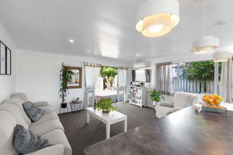 Photo of property in 28 Newton Place, Westbrook, Palmerston North, 4412