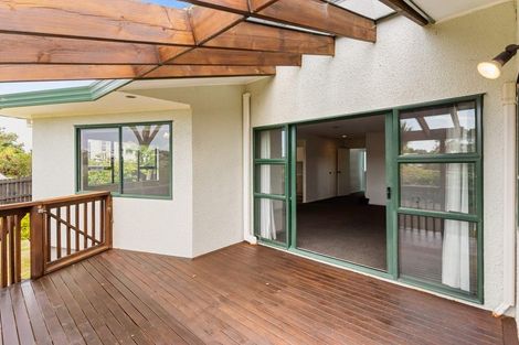 Photo of property in 4a Holiday Road, Stanmore Bay, Whangaparaoa, 0932