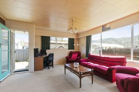 Photo of property in 2/312 Wellington Road, Wainuiomata, Lower Hutt, 5014