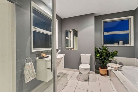 Photo of property in 128a Holly Road, St Albans, Christchurch, 8014