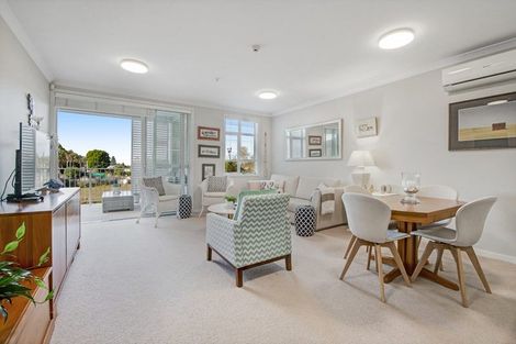 Photo of property in 10 Rewa Rewa Lane, Orewa, 0931