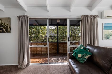 Photo of property in 4/191 Titirangi Road, Titirangi, Auckland, 0604