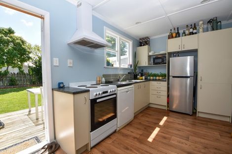 Photo of property in 32 Rhodes Street, Carterton, 5713