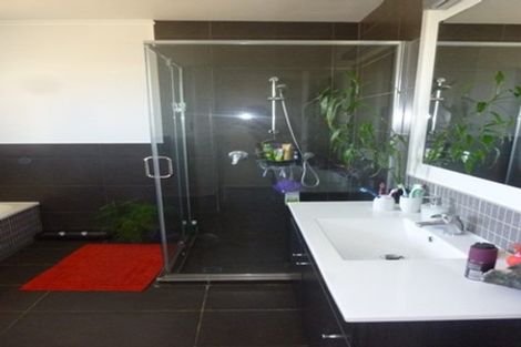 Photo of property in 20 Geordie Street, Henderson, Auckland, 0612