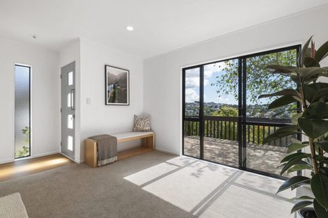 Photo of property in 2/12 Helicon Place, Totara Vale, Auckland, 0629