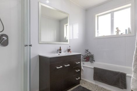 Photo of property in 11 Te Hatepe Avenue, Taupo, 3330