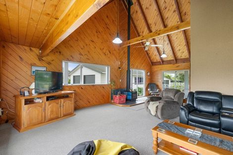 Photo of property in 16 Ryder Crescent, Levin, 5510