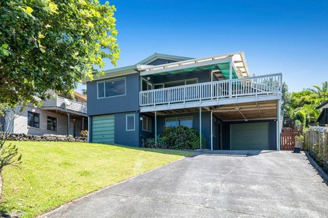Photo of property in 11 William Bayes Place, Red Beach, 0932