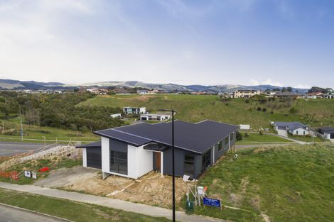 Photo of property in 3 Vaucluse Heights, Fitzherbert, Palmerston North, 4410