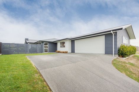 Photo of property in 10 Silicon Way, Fitzherbert, Palmerston North, 4410