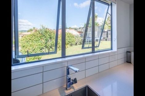 Photo of property in 3 Amberly Rise, Helensville, 0800