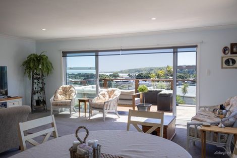 Photo of property in 6 Gilmour Street, Raglan, 3225