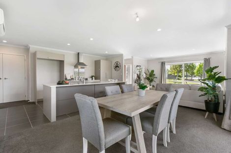 Photo of property in 2 Poaka Avenue, Takanini, 2112