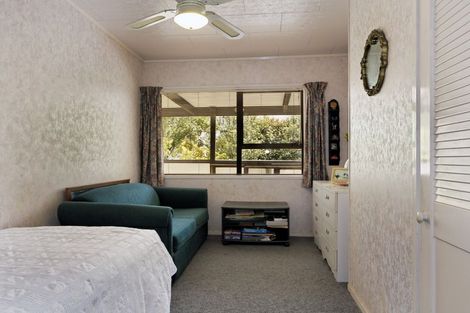 Photo of property in 18 Madigan Place, Glendene, Auckland, 0602