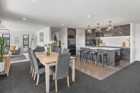 Photo of property in High Street South, Carterton, 5713