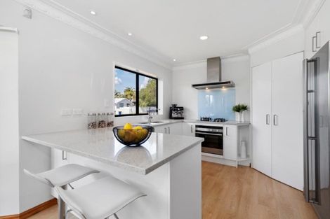 Photo of property in 2/20a Old Lake Road, Narrow Neck, Auckland, 0624