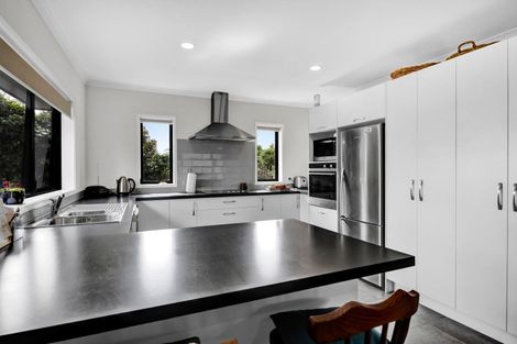 Photo of property in 120 Pohutukawa Place, Waiwhakaiho, New Plymouth, 4312