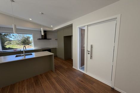 Photo of property in 52 Wairau Road, Oakura, 4314