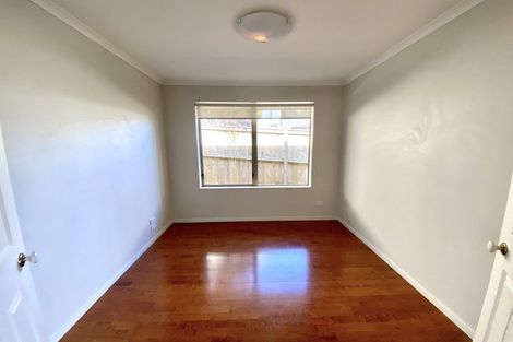 Photo of property in 28 Black Teal Close, Unsworth Heights, Auckland, 0632