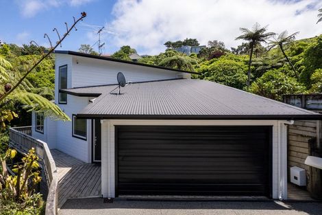 Photo of property in 51b Maungaraki Road, Korokoro, Lower Hutt, 5012