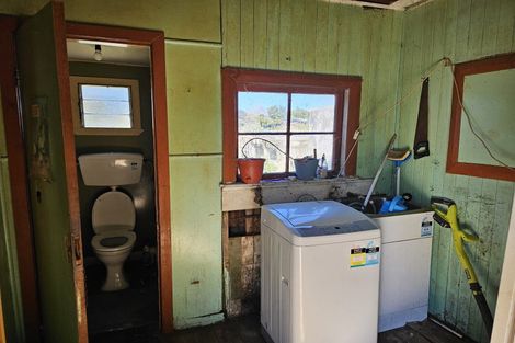 Photo of property in 12 Akaroa Street, Pongaroa, 4991