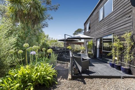 Photo of property in 1/121 Godley Road, Green Bay, Auckland, 0604