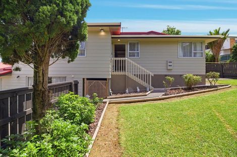 Photo of property in 40 Glenbervie Crescent, Massey, Auckland, 0614