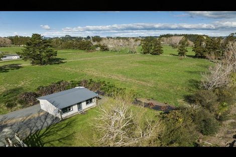 Photo of property in 124a Boord Crescent, Kumeu, 0891