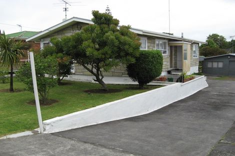 Photo of property in 6 Mckenzie Road, Mangere Bridge, Auckland, 2022