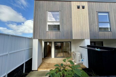 Photo of property in 6/506 Glenfield Road, Bayview, Auckland, 0629