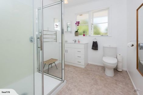 Photo of property in 15 Ellesmere Crescent, Pakuranga Heights, Auckland, 2010