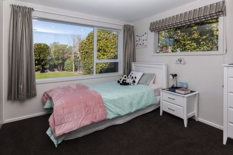 Photo of property in 14 Oakfield Street, Burnside, Christchurch, 8053