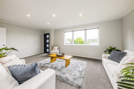 Photo of property in 15 Arlette Place, Massey, Auckland, 0614