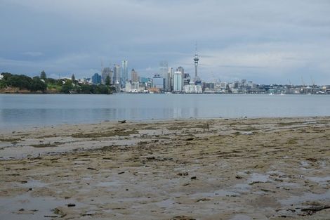 Photo of property in 41 Norwood Road, Bayswater, Auckland, 0622