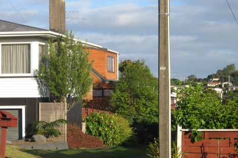 Photo of property in 1/3 Anne Road, Hillcrest, Auckland, 0627