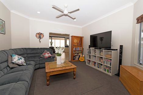 Photo of property in 12 Amber Place, Waimauku, 0812