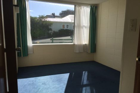 Photo of property in Beresford Apartments, 4/118 Russell Terrace, Berhampore, Wellington, 6023