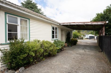 Photo of property in 18 Gibbs Crescent, Wainuiomata, Lower Hutt, 5014