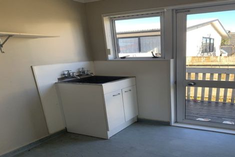 Photo of property in 49 Dungarvon Place, Clendon Park, Auckland, 2103