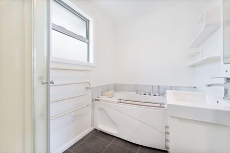 Photo of property in 129 Riverpark Crescent, Henderson, Auckland, 0610