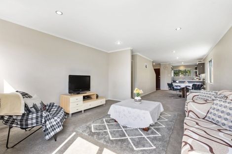 Photo of property in 3 Candlestick Place, Oteha, Auckland, 0632