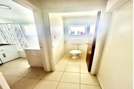 Photo of property in 4/318 Te Atatu Road, Te Atatu South, Auckland, 0610