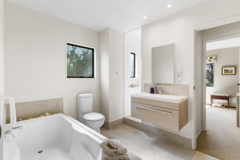 Photo of property in 20a East Coast Road, Milford, Auckland, 0620