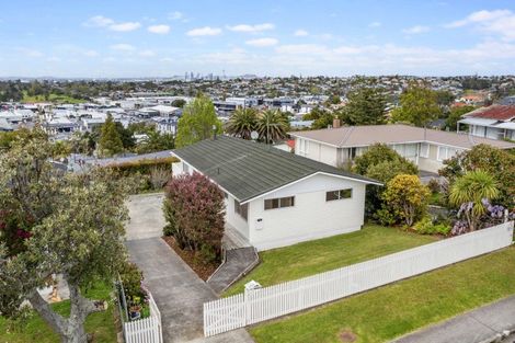 Photo of property in 25 Marcel Place, Glenfield, Auckland, 0629